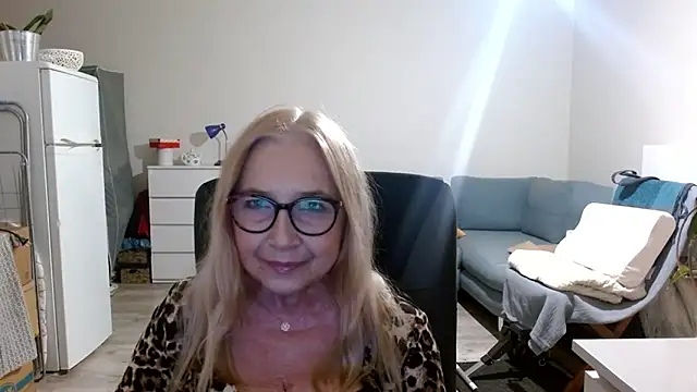 Snapshot of sofia_xkiss chatting on 03-17-25, 09:35 sofia xkiss online show from 03-17-25, 09:35