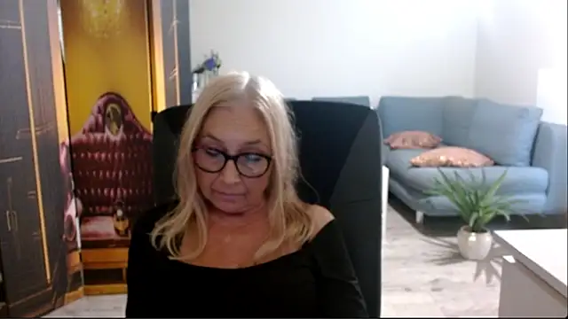 Snapshot of sofia_xkiss chatting on 09-18-25, 02:20 sofia xkiss online show from 09-18-25, 02:20