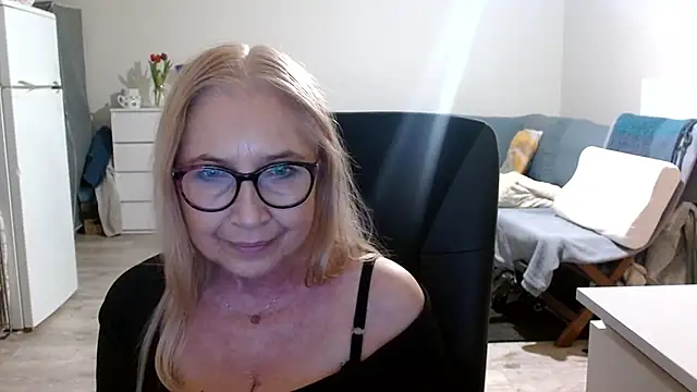 Snapshot of sofia_xkiss chatting on 03-09-25, 06:11 sofia xkiss online show from 03-09-25, 06:11