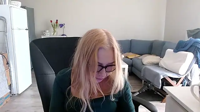 Snapshot of sofia_xkiss chatting on 03-12-25, 10:59 sofia xkiss online show from 03-12-25, 10:59