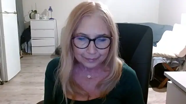 Snapshot of sofia_xkiss chatting on 02-25-25, 05:51 sofia xkiss online show from 02-25-25, 05:51