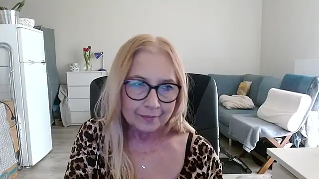 Snapshot of sofia_xkiss chatting on 03-11-25, 10:51 sofia xkiss online show from 03-11-25, 10:51