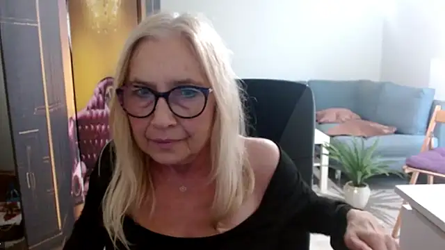 Snapshot of sofia_xkiss chatting on 09-15-25, 01:55 sofia xkiss online show from 09-15-25, 01:55