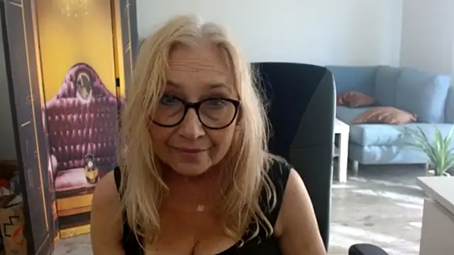 Snapshot of sofia_xkiss chatting on 09-10-25, 01:43 sofia xkiss online show from 09-10-25, 01:43