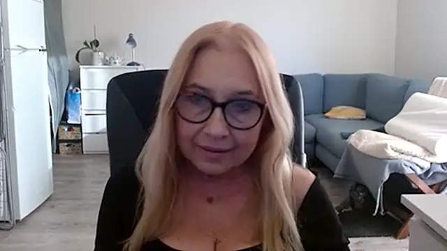 Snapshot of sofia_xkiss chatting on 02-20-25, 02:35 sofia xkiss online show from 02-20-25, 02:35
