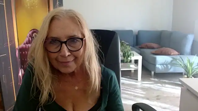 Snapshot of sofia_xkiss chatting on 09-09-25, 01:42 sofia xkiss online show from 09-09-25, 01:42