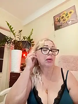 SusieNoreen online show from 09-22-25, 11:11