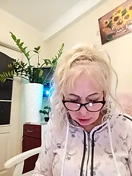 SusieNoreen online show from 10-01-25, 01:11