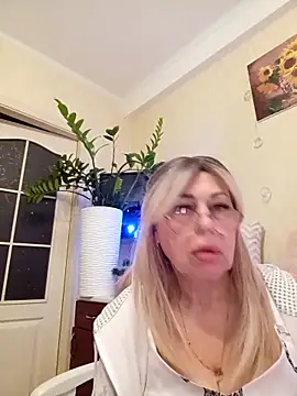 SusieNoreen online show from 09-27-25, 11:22