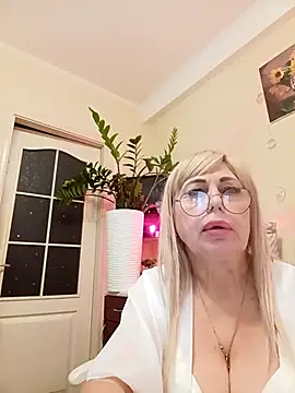 SusieNoreen online show from 09-18-25, 01:41