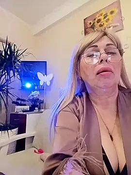 SusieNoreen online show from 03-13-25, 04:38