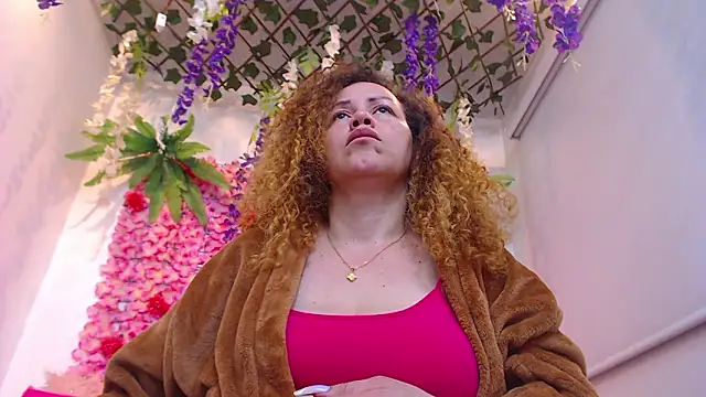 BLONDE SEXYHOT online show from 02-05-26, 10:00