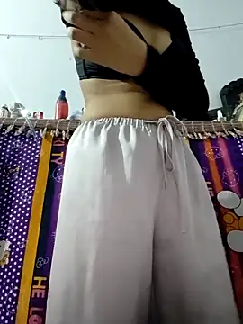 Snapshot of catreena chatting on 10-04-25, 07:04 catreena online show from 10-04-25, 07:04