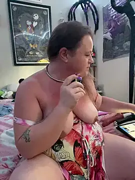 Snapshot of HeatherLynn chatting on 02-11-25, 04:56 HeatherLynn online show from 02-11-25, 04:56