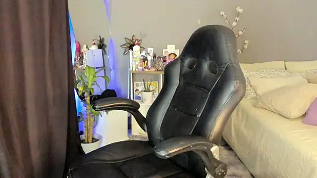 Snapshot of April_Scarlett chatting on 02-09-25, 01:55 April Scarlett online show from 02-09-25, 01:55