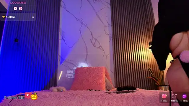 Iamvictoria06 online show from 10-31-25, 07:32