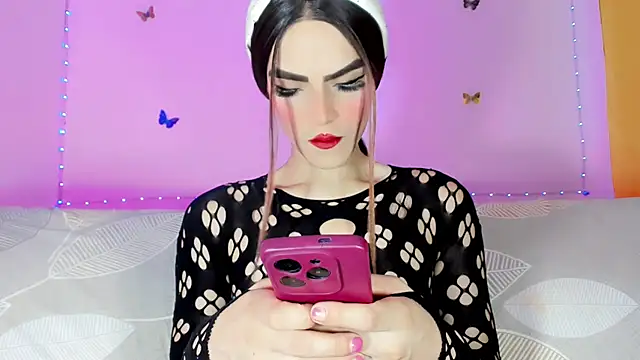 Snapshot of TatiGil chatting on 05-15-26, 04:38 TatiGil online show from 05-15-26, 04:38