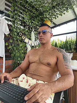 aaroncolombia online show from 04-09-26, 04:13