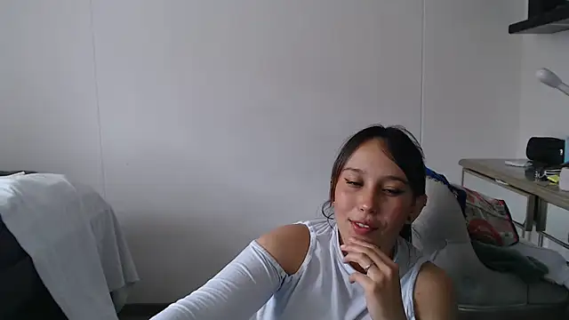 Skarlet Adams28 online show from 02-12-25, 07:35