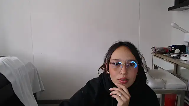 Skarlet Adams28 online show from 02-11-25, 07:59