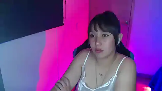 Skarlet Adams28 online show from 04-21-26, 01:42