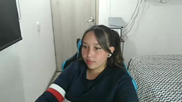 Skarlet Adams28 online show from 12-04-25, 06:18