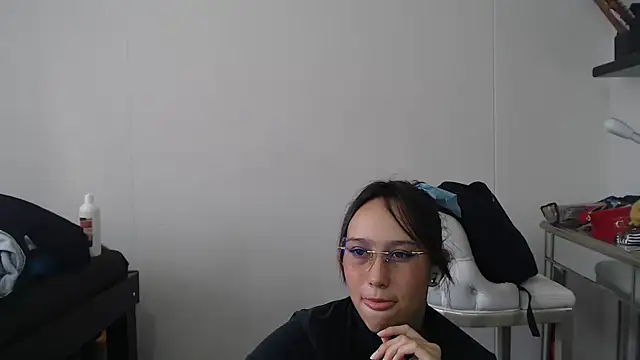 Skarlet Adams28 online show from 02-07-25, 09:37