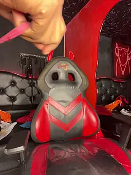 Thyana LS online show from 10-30-25, 01:20