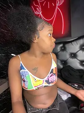 Snapshot of Thyana_LS chatting on 09-20-25, 01:05 Thyana LS online show from 09-20-25, 01:05