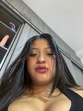 Snapshot of Estefanii- chatting on 06-21-26, 09:37 Estefanii- online show from 06-21-26, 09:37
