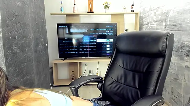 Snapshot of juliasprousse_ chatting on 01-29-25, 01:28 juliasprousse online show from 01-29-25, 01:28