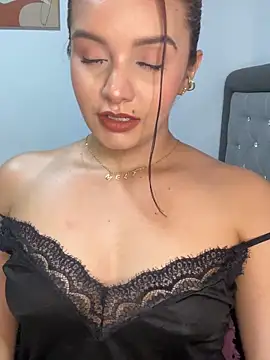 Snapshot of Melanyprada chatting on 05-27-26, 04:31 Melanyprada online show from 05-27-26, 04:31