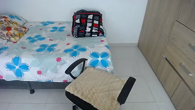 miajoseph  online show from 09-30-25, 04:29