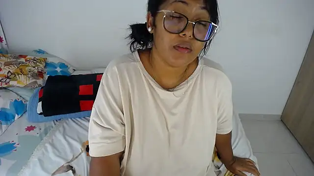 miajoseph  online show from 10-03-25, 04:25