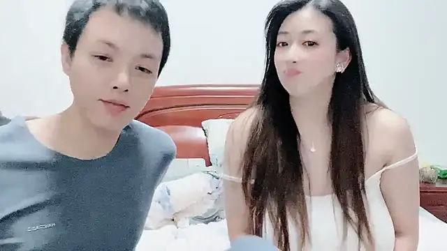 Snapshot of Lulu-y chatting on 12-28-24, 02:32 Lulu-y online show from 12-28-24, 02:32