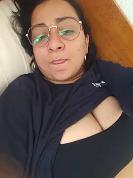 paulinaDiaz1 online show from 05-19-26, 01:07