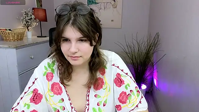 Ruyjin Choi online show from 11-18-25, 10:51