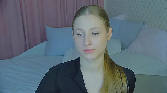 Snapshot of BritneyCruze chatting on 03-10-25, 11:12 BritneyCruze online show from 03-10-25, 11:12