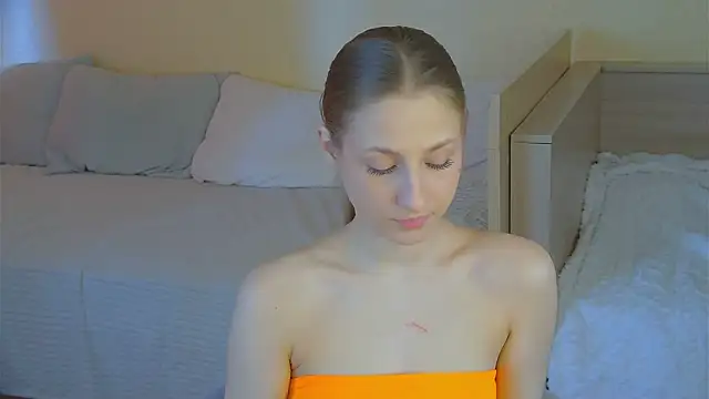 BritneyCruze online show from 04-15-26, 09:37