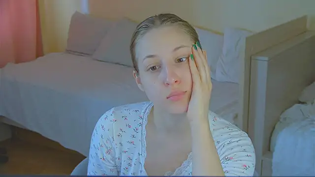 Snapshot of BritneyCruze chatting on 05-16-26, 09:19 BritneyCruze online show from 05-16-26, 09:19
