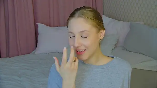 Snapshot of BritneyCruze chatting on 03-03-25, 02:49 BritneyCruze online show from 03-03-25, 02:49