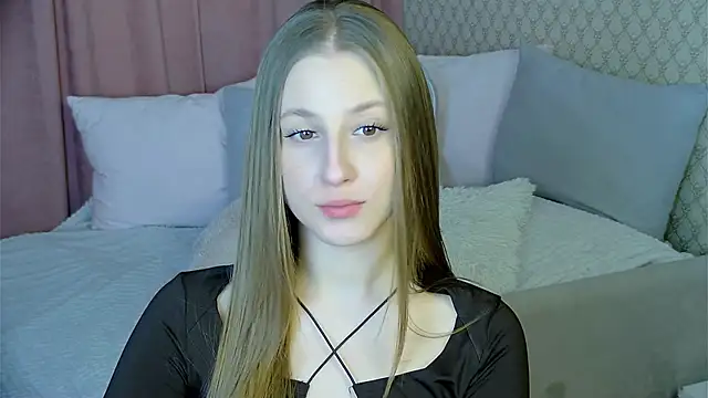 Snapshot of BritneyCruze chatting on 02-19-25, 08:55 BritneyCruze online show from 02-19-25, 08:55