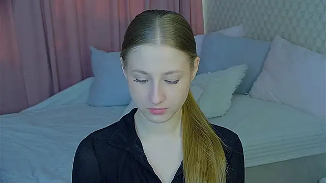 Snapshot of BritneyCruze chatting on 03-10-25, 08:06 BritneyCruze online show from 03-10-25, 08:06