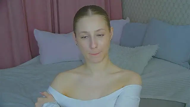 Snapshot of BritneyCruze chatting on 03-21-25, 11:12 BritneyCruze online show from 03-21-25, 11:12