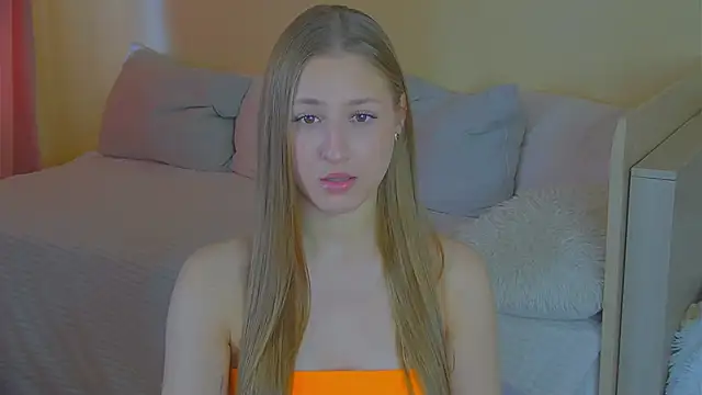 BritneyCruze online show from 10-31-25, 09:39