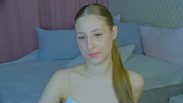 Snapshot of BritneyCruze chatting on 03-13-25, 08:48 BritneyCruze online show from 03-13-25, 08:48