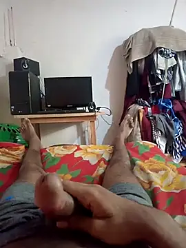 Snapshot of Cute_boleh chatting on 03-08-25, 03:28 Cute boleh online show from 03-08-25, 03:28