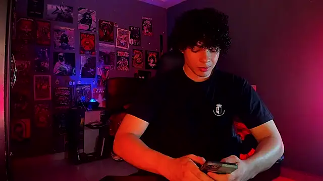 Snapshot of soy_ian_ chatting on 02-14-25, 01:45 soy ian online show from 02-14-25, 01:45