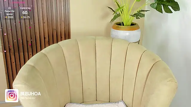 Snapshot of kenayfox chatting on 02-13-25, 05:05 kenayfox online show from 02-13-25, 05:05