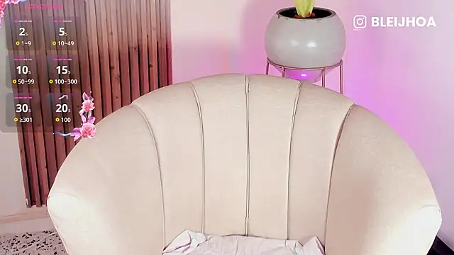 Snapshot of kenayfox chatting on 02-19-26, 06:54 kenayfox online show from 02-19-26, 06:54